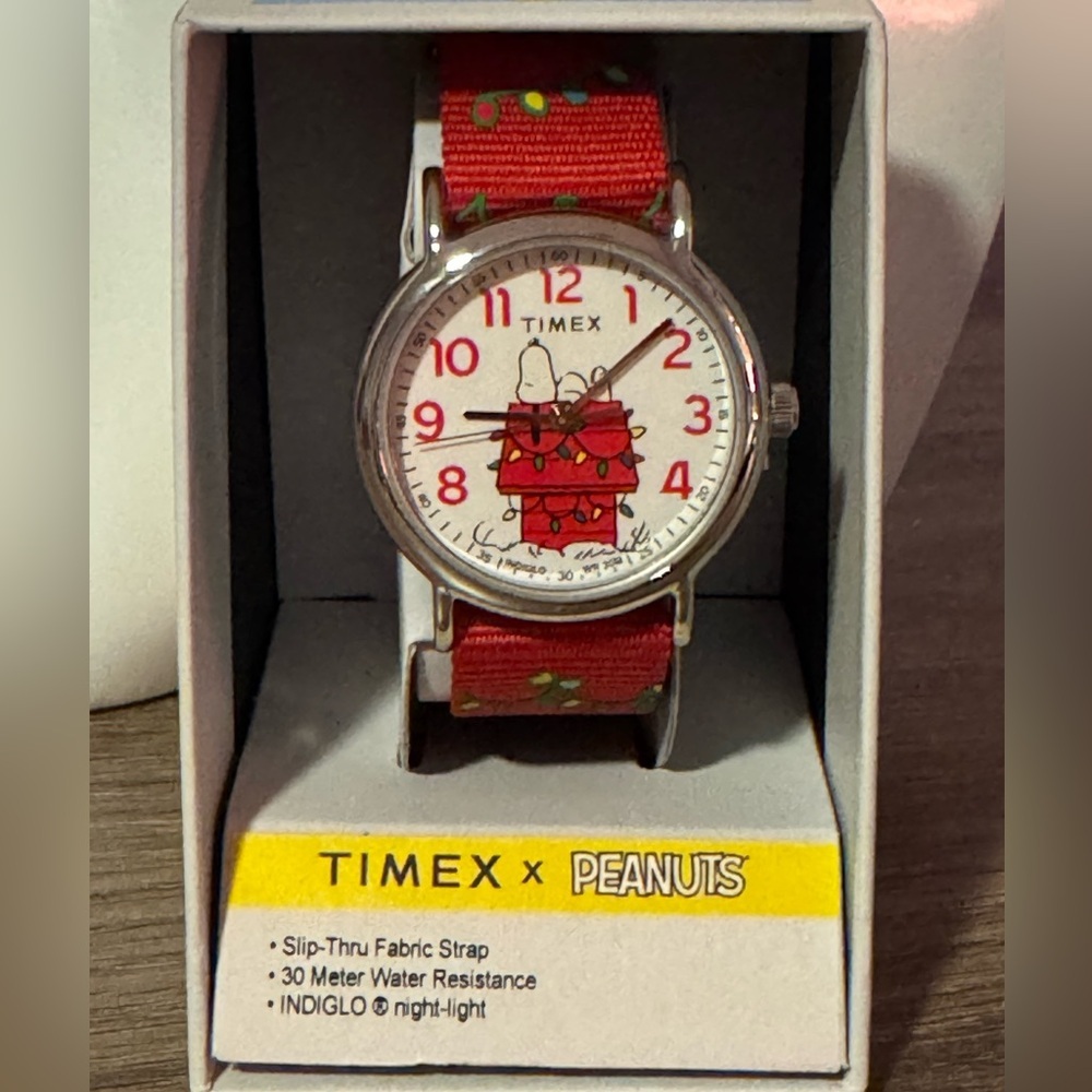 Timex x Peanuts Christmas with Snoopy